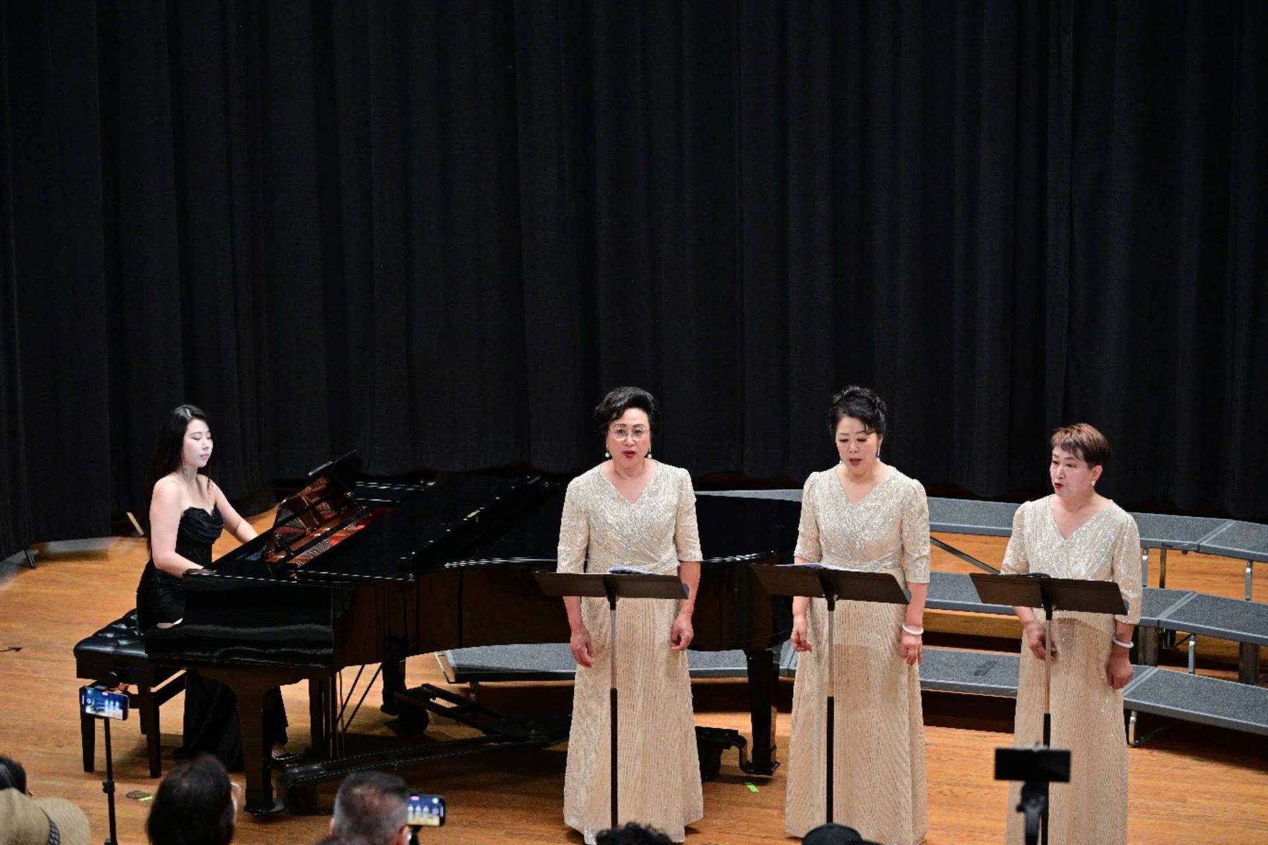 Hellena Yang accompanying three singers in recital